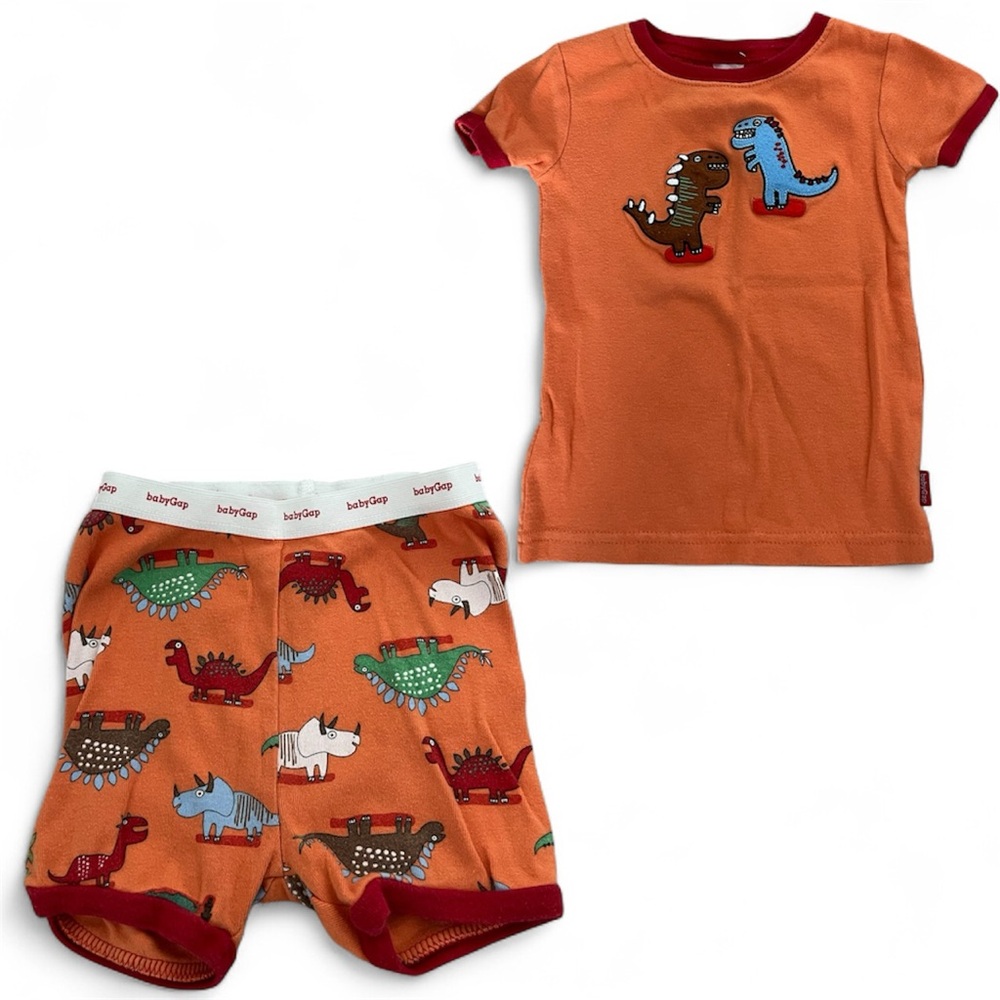 🟠GAP: Boy size 18-24 months, orange & red w/dinosaur theme pajamas preowned🟠